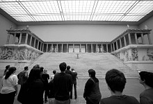WOHIN MIT DEN GÖTTERN? Pergamonmuseum Berlin 2009