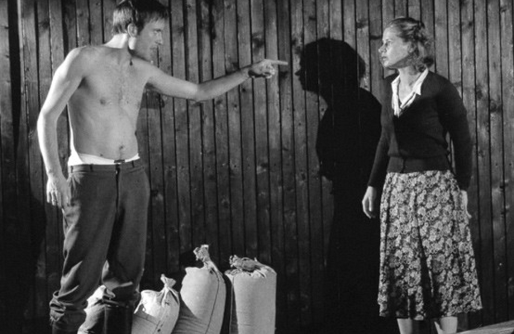 David Harrower MESSER IN HENNEN Staatstheater Braunschweig 1998