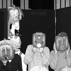 HELMHOLTZ-OPER AUF DER SUCHE NACH DER EIGENEN IDENTITÄT Hermann-von-Helmholtz-Schule Berlin-Neukölln  2007 /2008