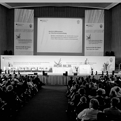 2012 ABSCHLUSSVERANSTALTUNG DES DEUTSCH-RUSSISCHEN JAHR DER BILDUNG, WISSENSCHAFT UND INNOVATION Freie Universität Berlin, Bundesministerium für Bildung und Forschung