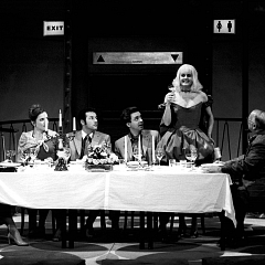 Alan Ayckbourn GLÜCKLICHE ZEITEN Staatstheater Nürnberg 2001