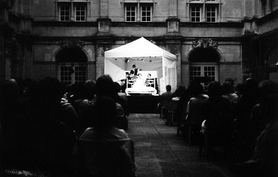 Wolfgang Amadeus Mozart BASTIEN(NE) OU LA DÉSILLUSION Théâtre Tambour Royal Paris 2005 / Théâtre Festival du Grand Jardin Joinville 2006 / Festival des Châteaux de la Drôme 2006
