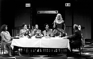 Alan Ayckbourn GLÜCKLICHE ZEITEN Staatstheater Nürnberg 2001
