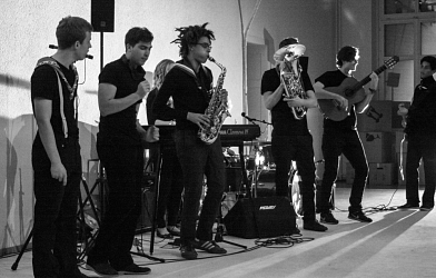 ZWÜSCHE STÜEL U BÄNK  Eine Hommage an Mani Matter Gymnasium Unterstrass  Zürich 2012